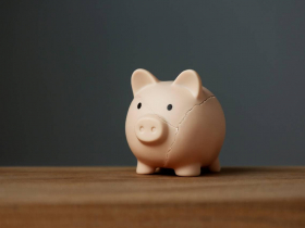 他抱0056，領息3年還在虧...大家都以為高股息比較穩，老手回測15年數據傻眼：大跌時，比0050更容易賠錢